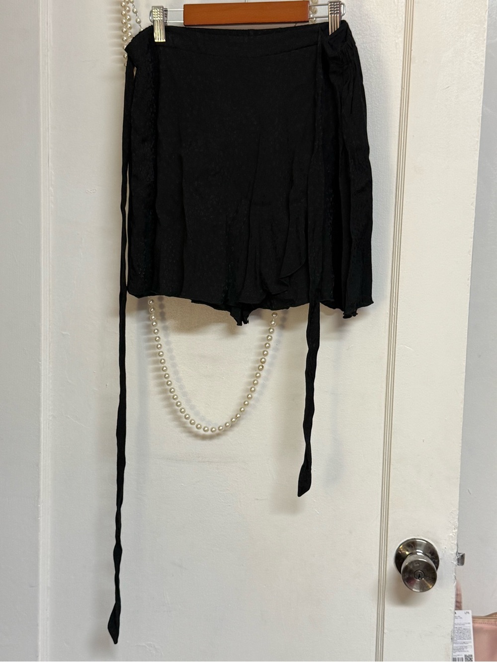 Kirious Black Wrap-Front Skort Shorts L